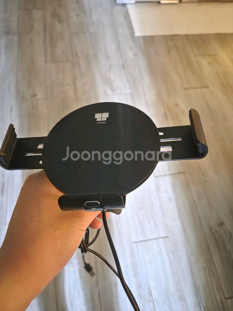 갤럭시Z폴드 차량용 거치대 팝니다.(무선충전가능)--0