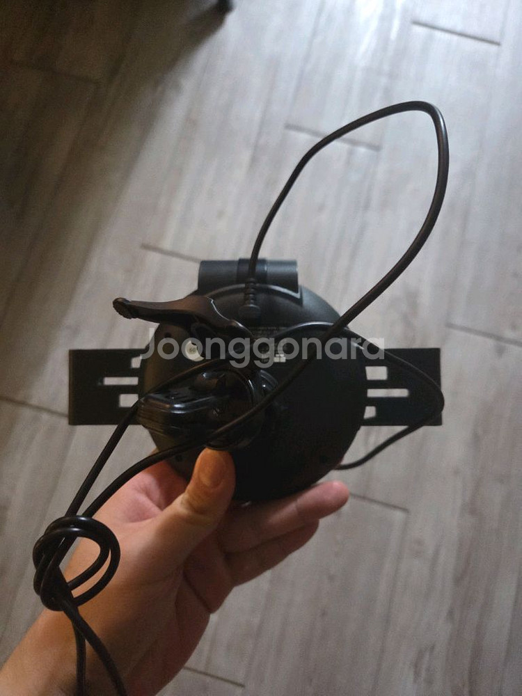 갤럭시Z폴드 차량용 거치대 팝니다.(무선충전가능)--2