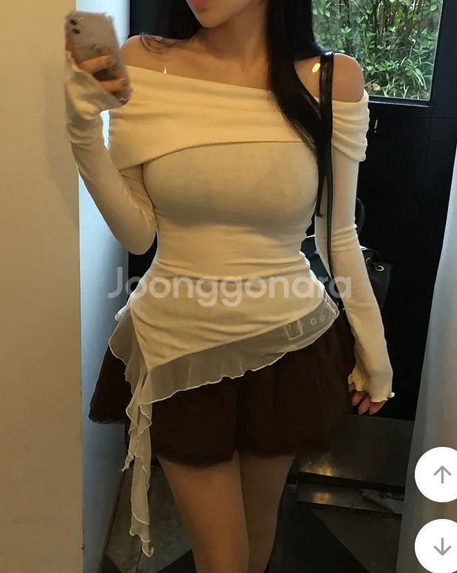 프릴 블랙 오프숄더--0