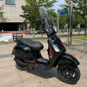 베스파 gts300 슈퍼 18년 abs 팝니다