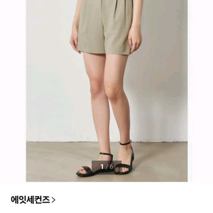 (새상품)에잇세컨즈 카키 스판 투 턱 쇼트 팬츠 xs