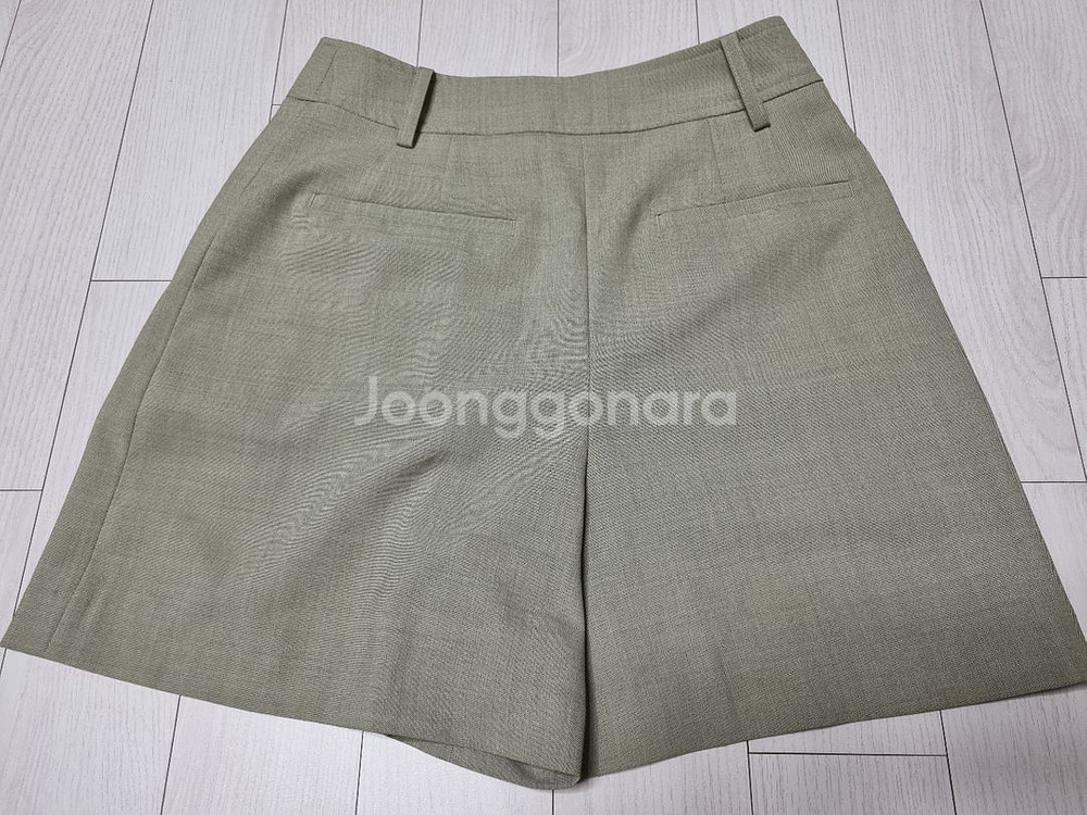 (새상품)에잇세컨즈 카키 스판 투 턱 쇼트 팬츠 xs--8