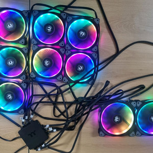 써멀테이크 Riing Plus 12 RGB TT 팬 일