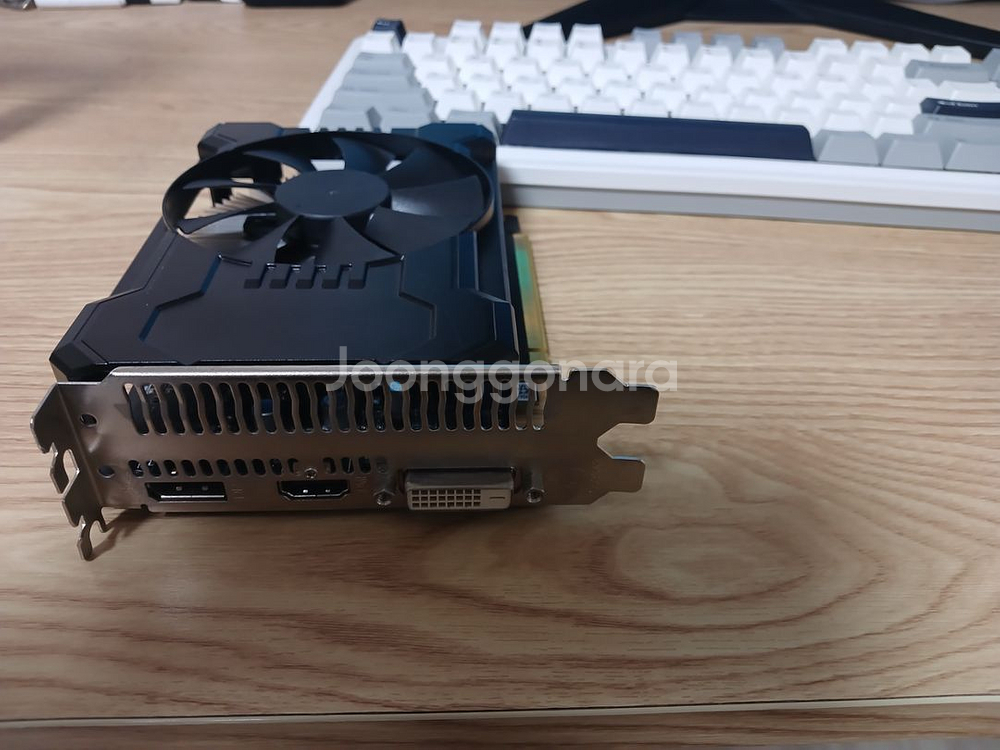 라데온 rx550 2gb 중고 팝니다.--2
