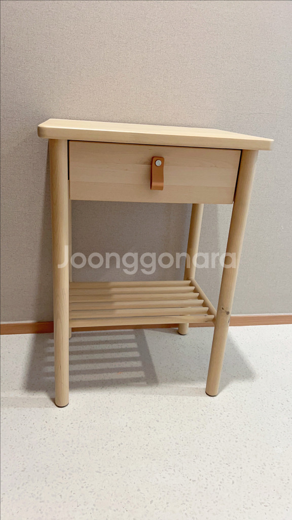 이케아 비에르크스네스 협탁--0