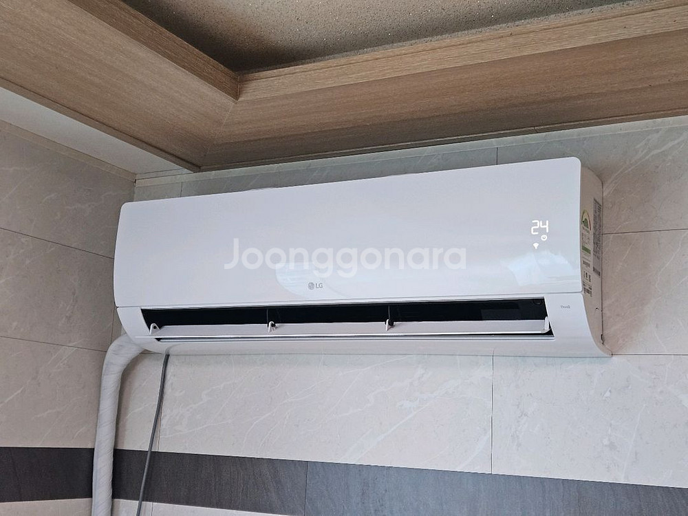 거의 새제품 LG 휘센 1등급 벽걸이 에어컨--0