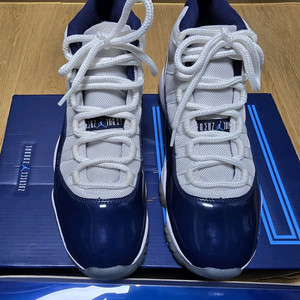 조던11 레트로 윈라이크82 UNC 270