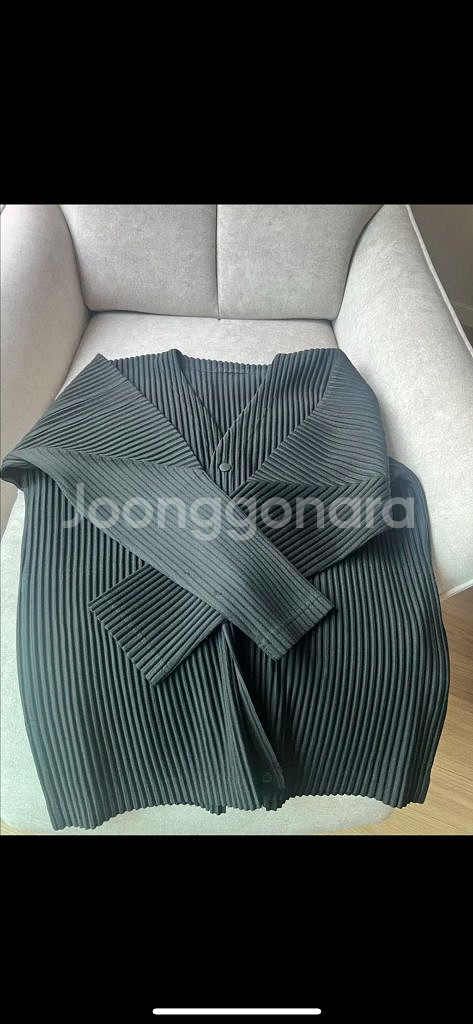 이세이미야케 옴므플리세 가디건 블랙--1