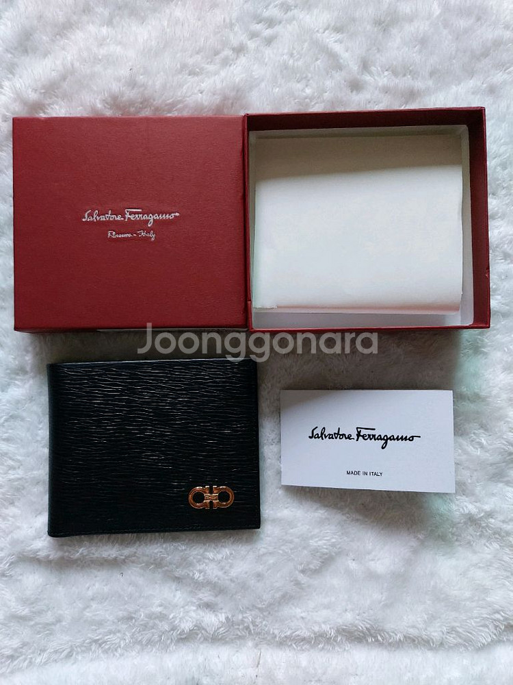 명품 페라가모 소가죽 지갑--0
