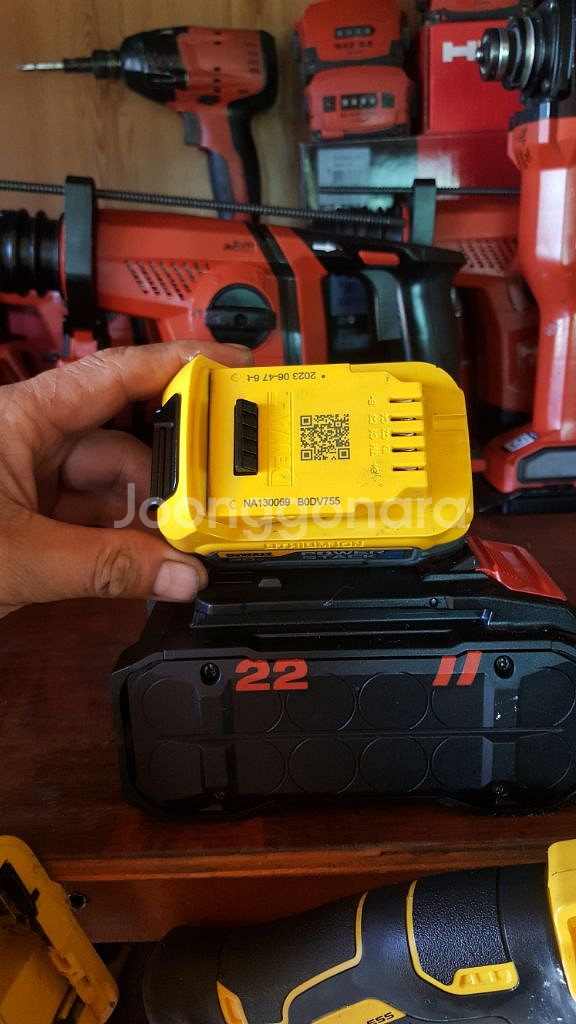 디월트파워스텍배터리 20V 1.7AH.2개일괄--2