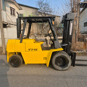 중고지게차 두산 FD4.5톤 3단마스트 디젤중고지게차