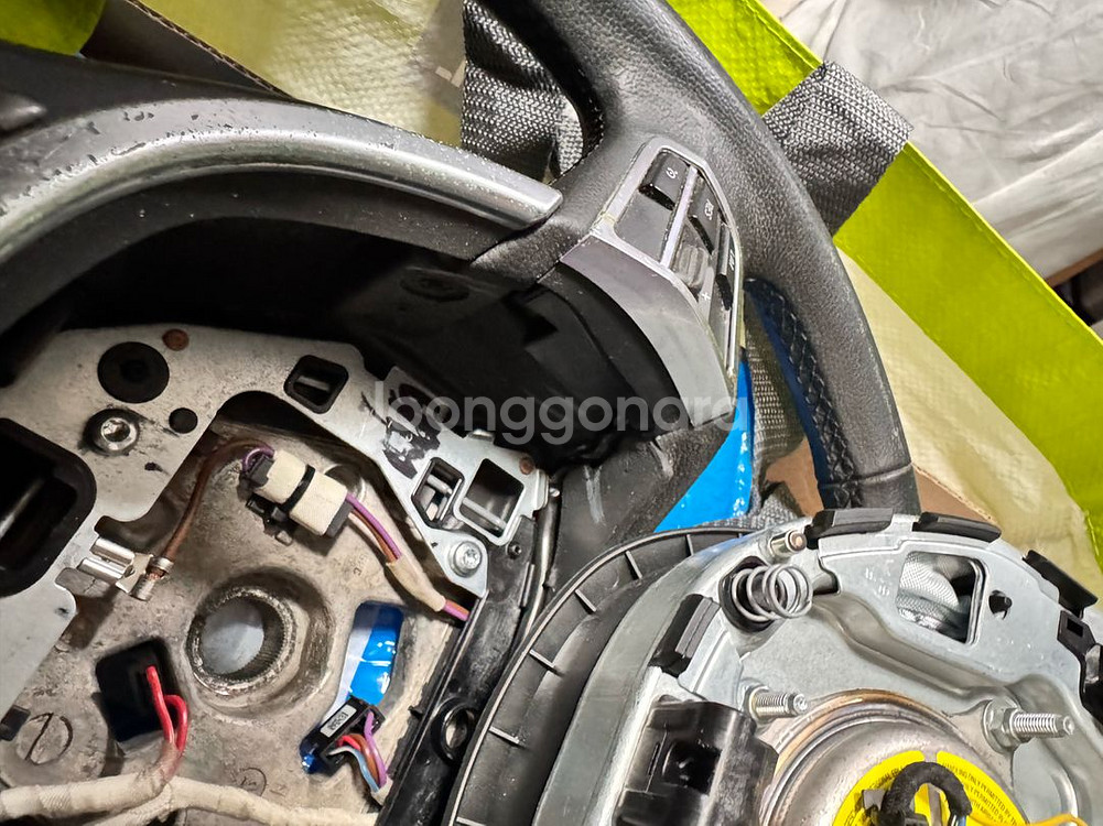 BMW F10 싱글에어백 열선(모듈포함)핸들 팝니다.--3