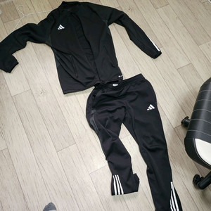 아디다스 티로 트레이닝복 세트 팝니다