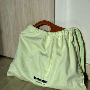 버버리 캔버스 포켓백 가방