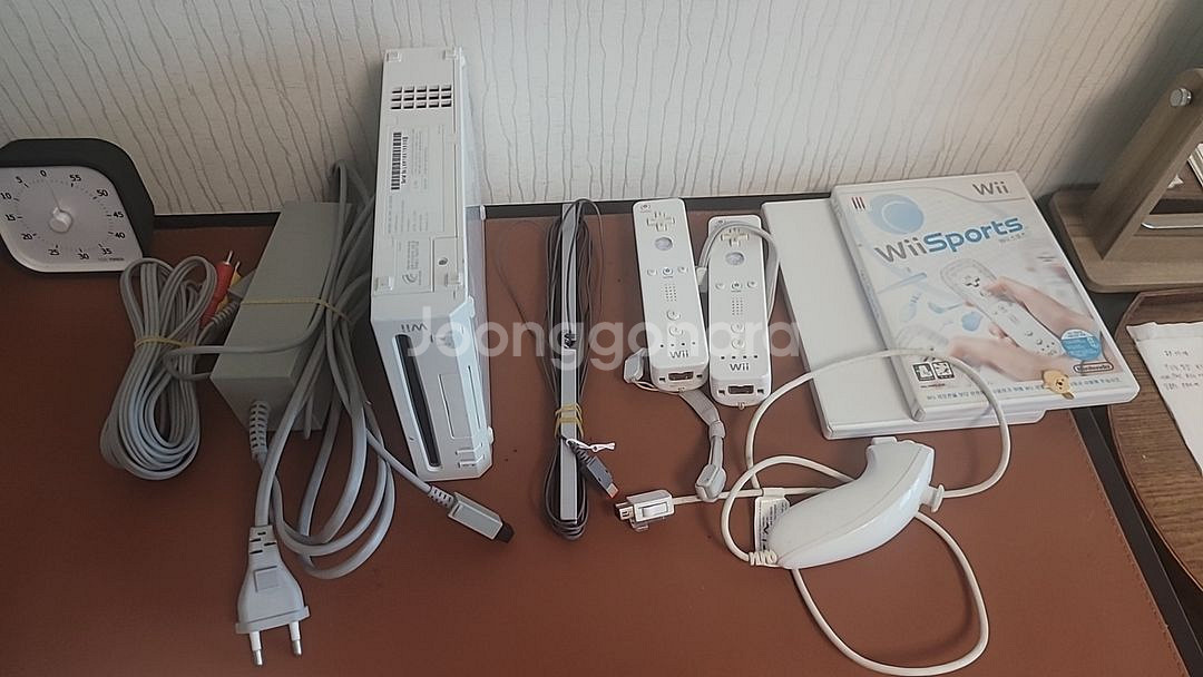 닌텐도 wii 정품 (CD포함 리모컨포함 네고가능)--0
