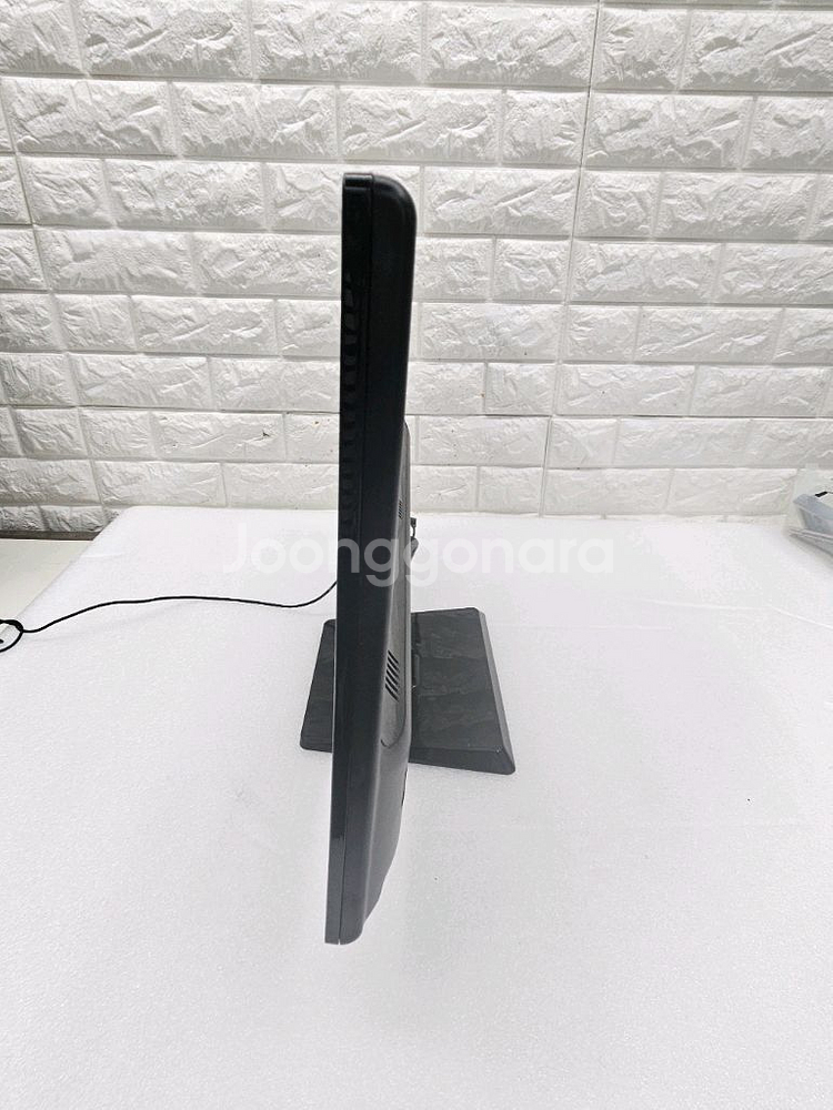레안텍 24인치 LED 모니터 입니다--2