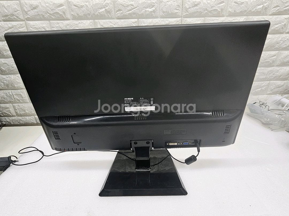 레안텍 24인치 LED 모니터 입니다--3