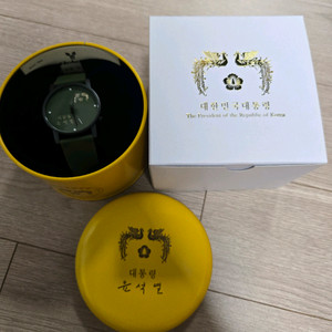 윤석열 대통령 시계 카키색 미개봉 택포