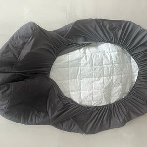 누빔 싱글 방수 매트 커버입니다