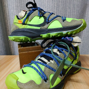 나이키X오프 화이트 줌 테라 카이거5(US6표기230)