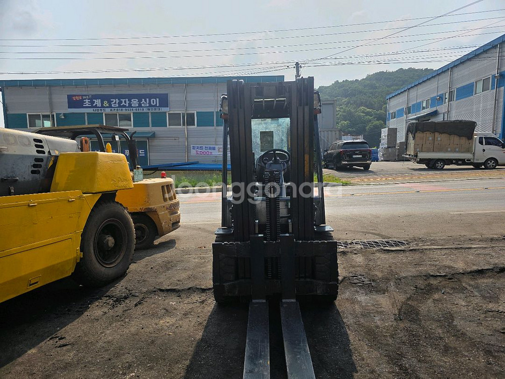 두산 3톤 디젤지게차 D30SE-7 | 3단마스트--1
