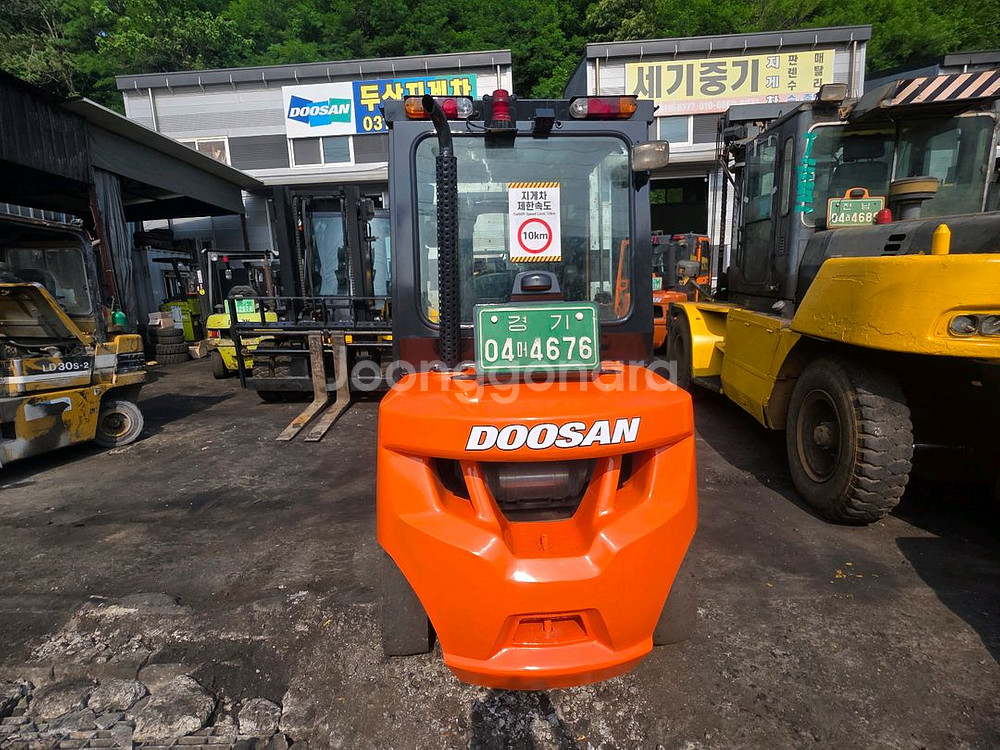 두산 3톤 디젤지게차 D30SE-7 | 3단마스트--3
