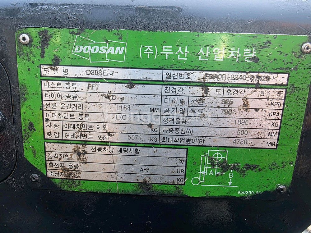 두산 3톤 디젤지게차 D30SE-7 | 3단마스트--7
