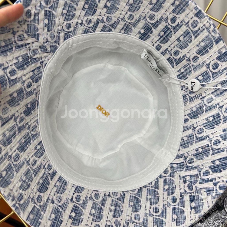 디올 남녀 모두 사용할 수 있는 버킷햇--4