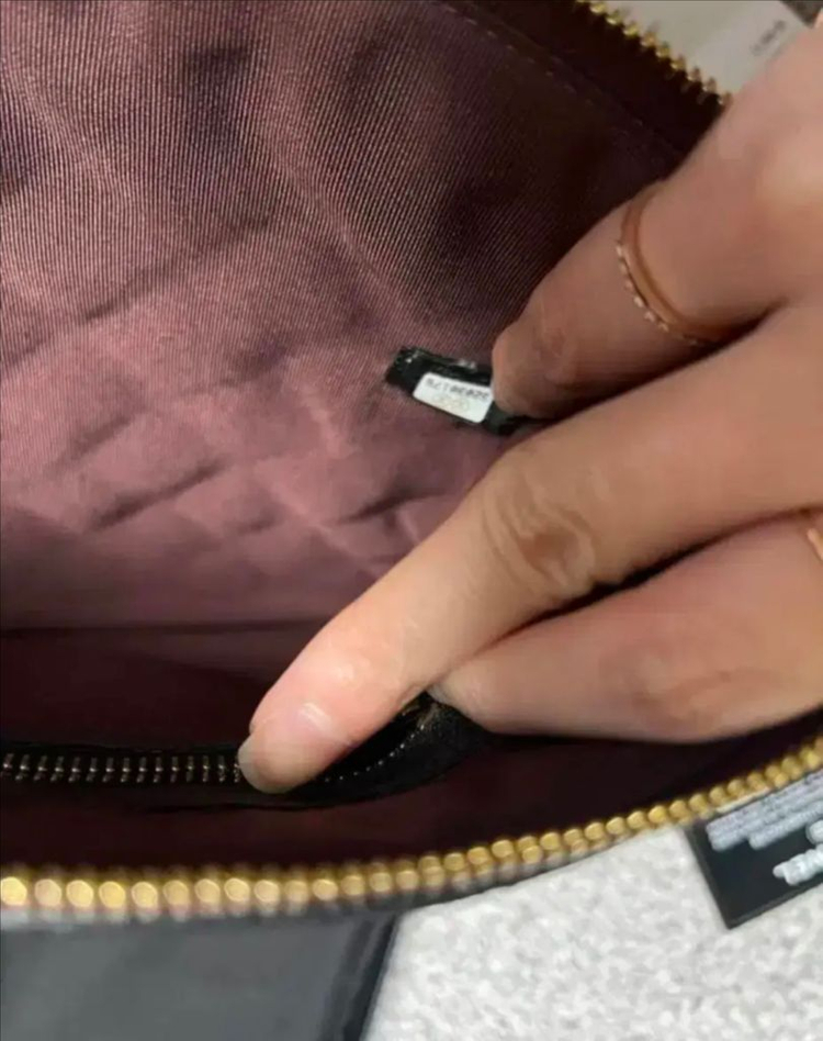 샤넬 클래식 미듐 클러치 캐비어 금장골드--3