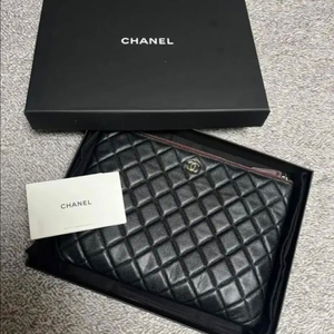 샤넬 클래식 미듐 클러치 캐비어 금장골드