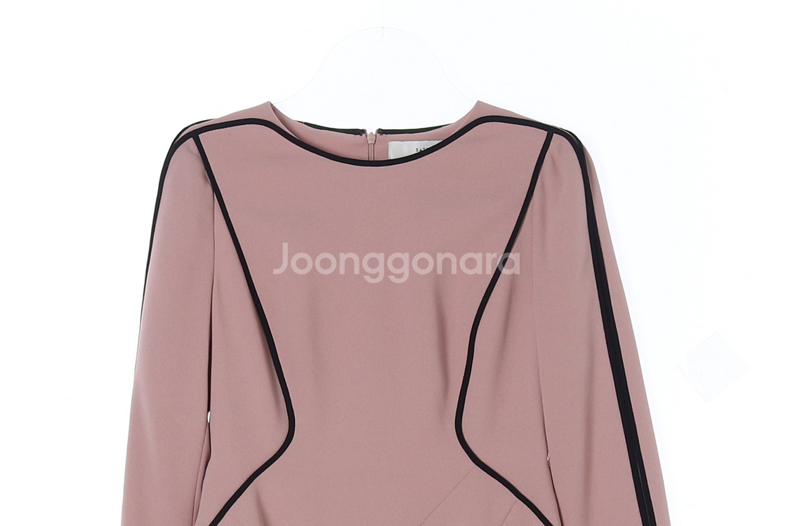 [S]샤틴 핑크 블랙 스티치 긴팔 플레어 원피스 드레스--1