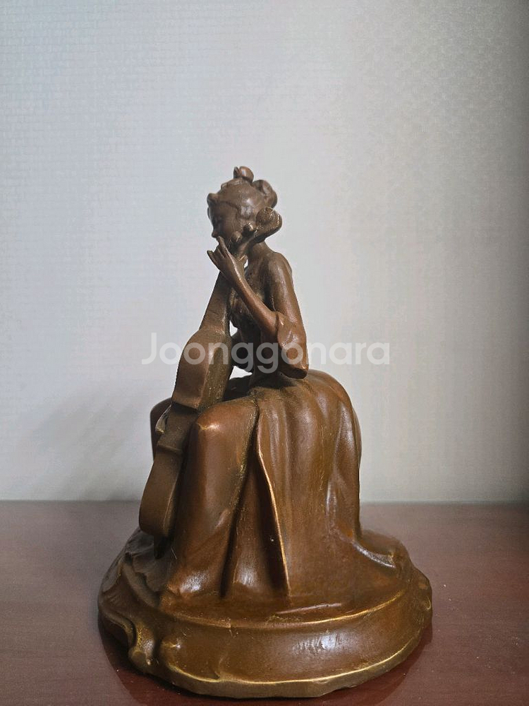 유럽브론즈 첼로 연주 작품--2
