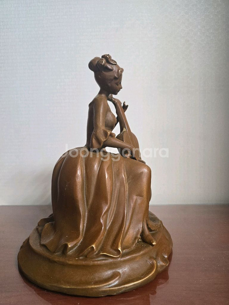 유럽브론즈 첼로 연주 작품--4