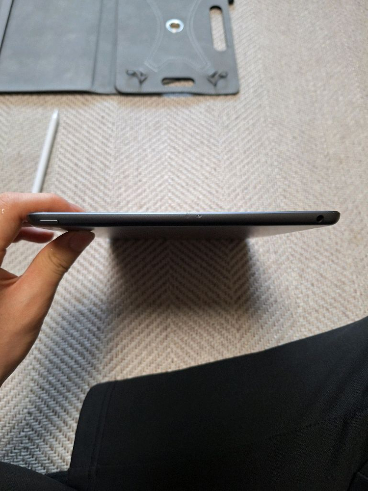 아이패드7세대 32기가 케이스+펜 19>26 이미지