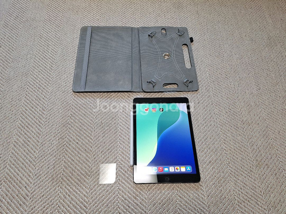 아이패드7세대 32기가 케이스+펜 19>26--0