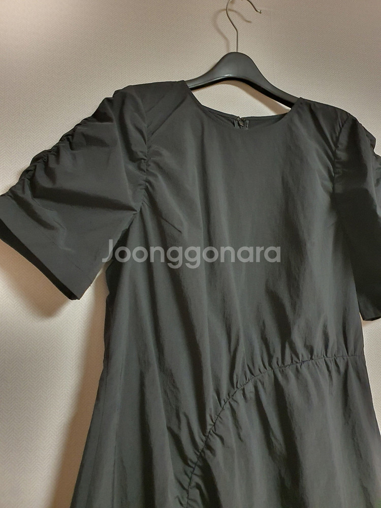 구호 플러스 KUHO 셔링 슬리브 원피스 2 사이즈 정--5