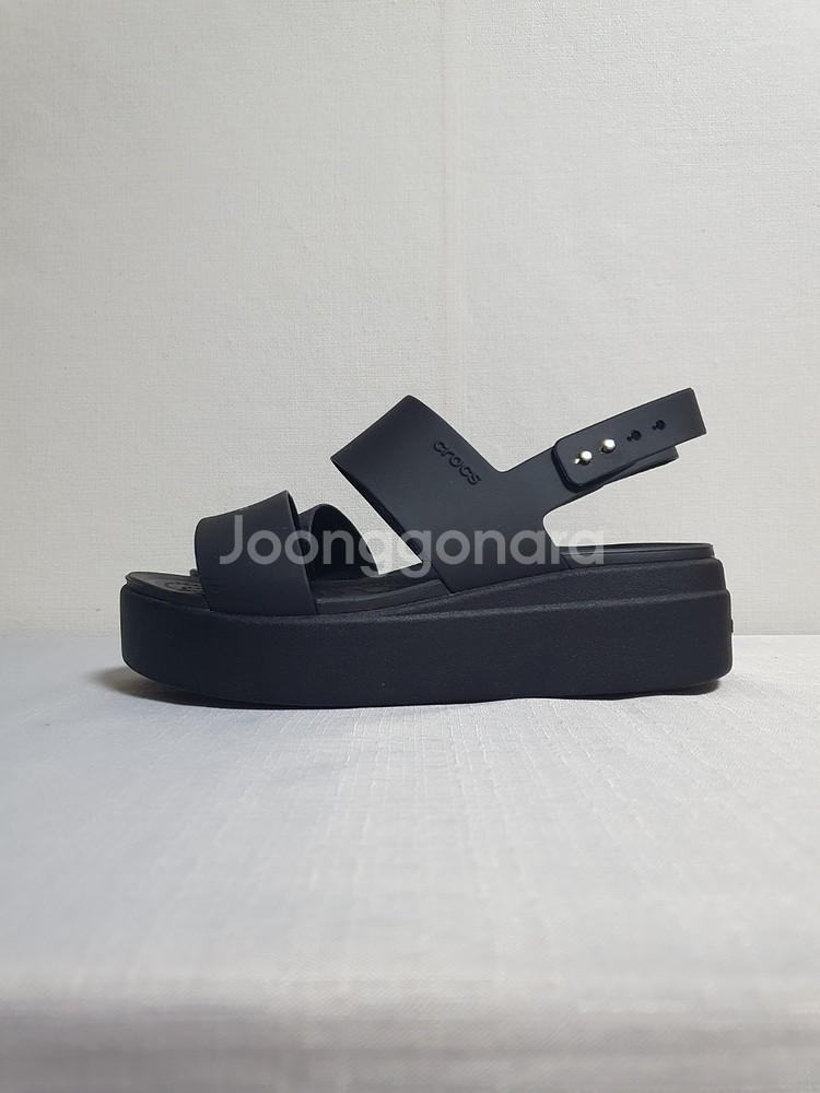 택포가 250mm 크록스 브루클린 로우 웨지힐 통굽샌들--1
