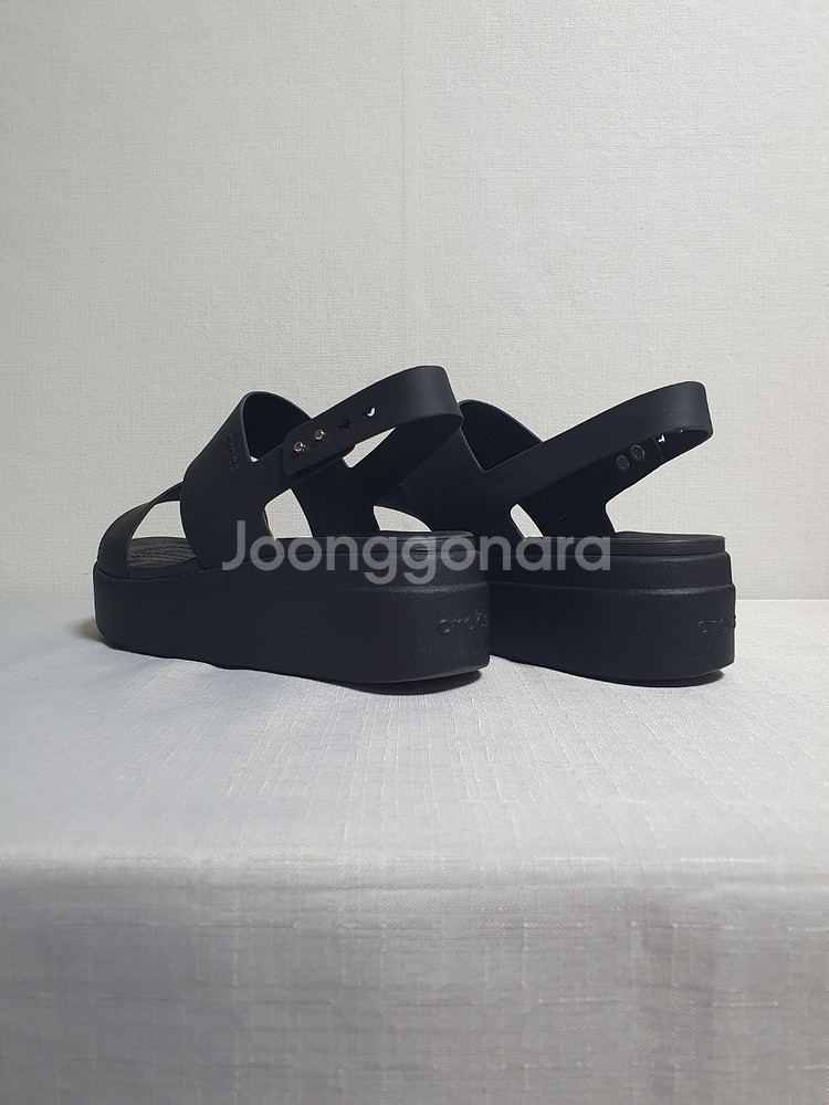 택포가 250mm 크록스 브루클린 로우 웨지힐 통굽샌들--9