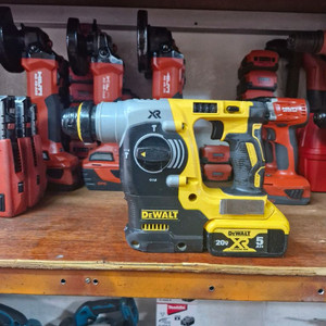 디월트충전함마드릴DCH273AVR.최상급.깔끔. 사진그