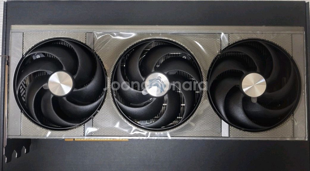 사파이어 라데온 RX 9070xt 니트로 단순개봉--2