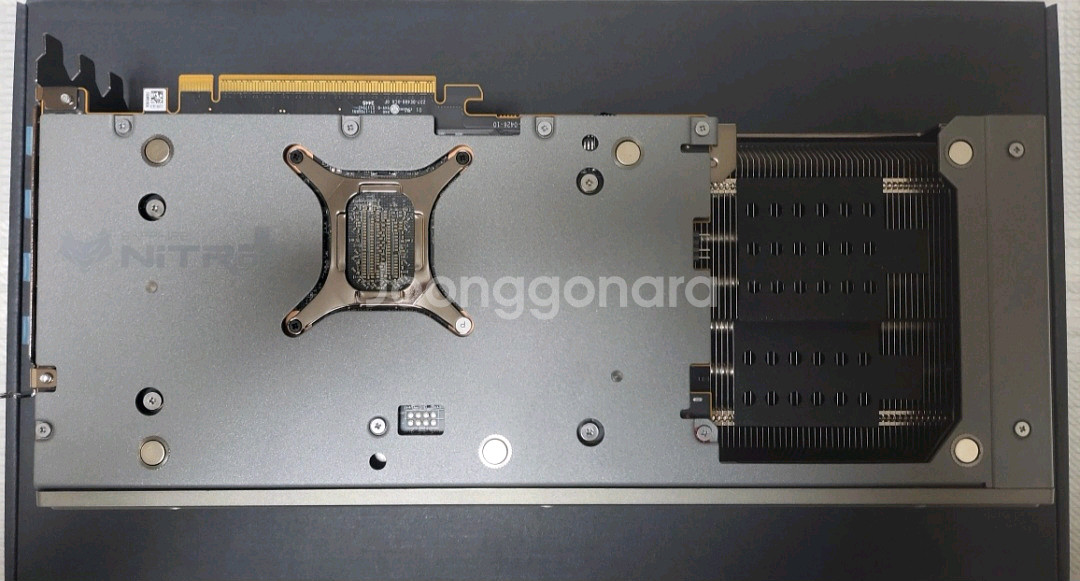 사파이어 라데온 RX 9070xt 니트로 단순개봉--6