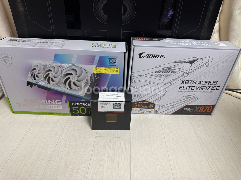 9800x3d 5070 화이트 컨셉 본체--1