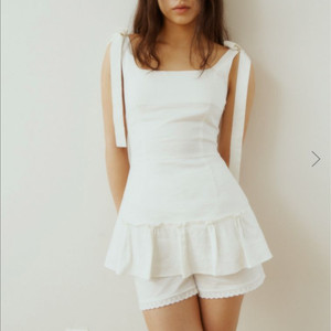 르에 LEA 릴리아 리넨 리본 탑