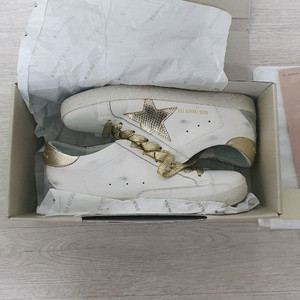 골든구스 슈퍼스타 미사용 새제품 판매합니다