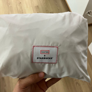 스타벅스x헌터 판초우의 미사용품 팝니다