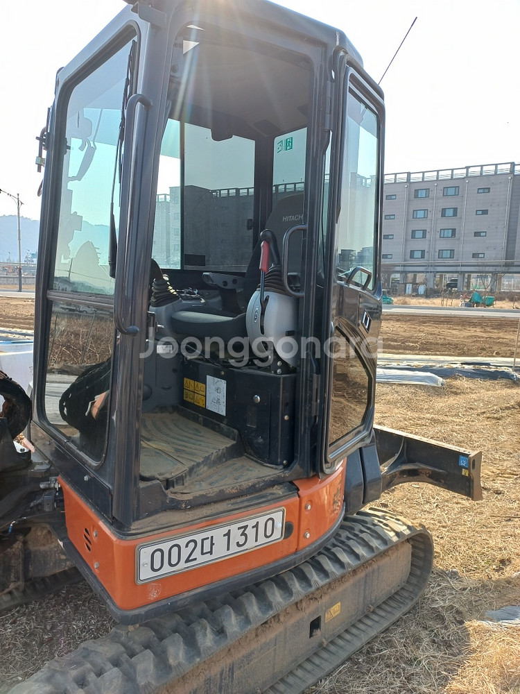 히타치 캐빈형 저가동 미니굴삭기zx35 2021년--3