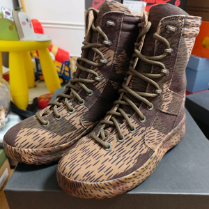 41 이지 시즌6 밀리터리 카모 부츠