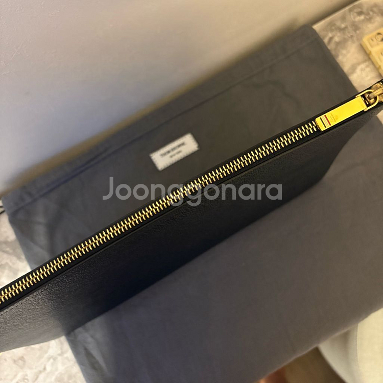 톰브라운 클러치 L 새상품급 판매합니다--3