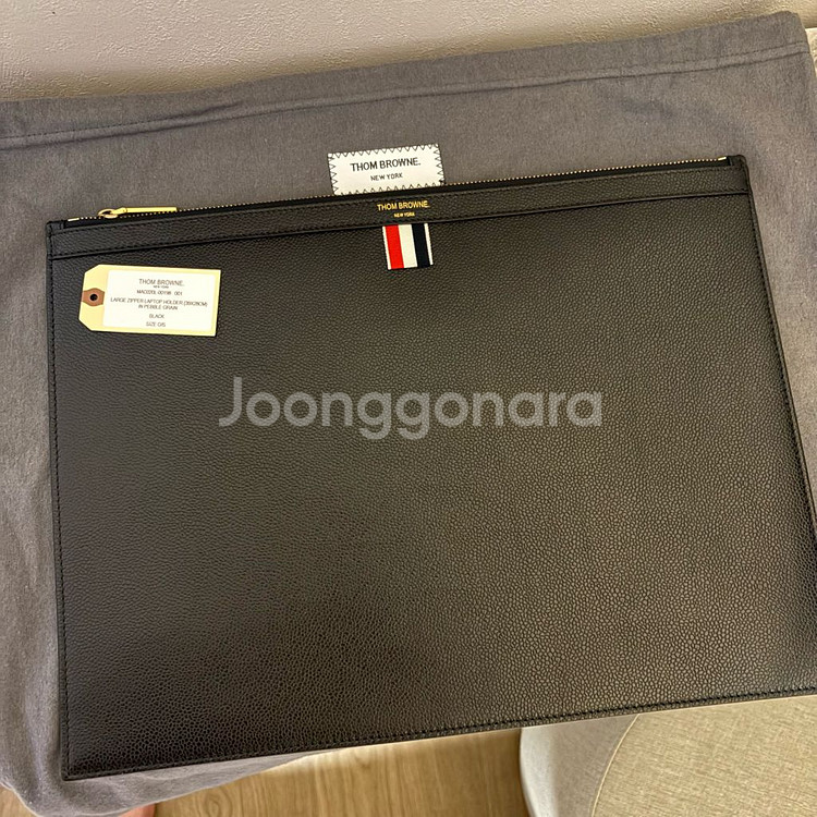 톰브라운 클러치 L 새상품급 판매합니다--0