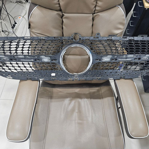 벤츠 W213 E클래스 그릴 팝니다.